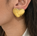 Aretes corazón rayas delgadas