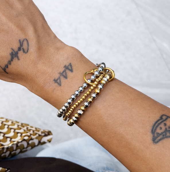 Tres pulseras bicolor