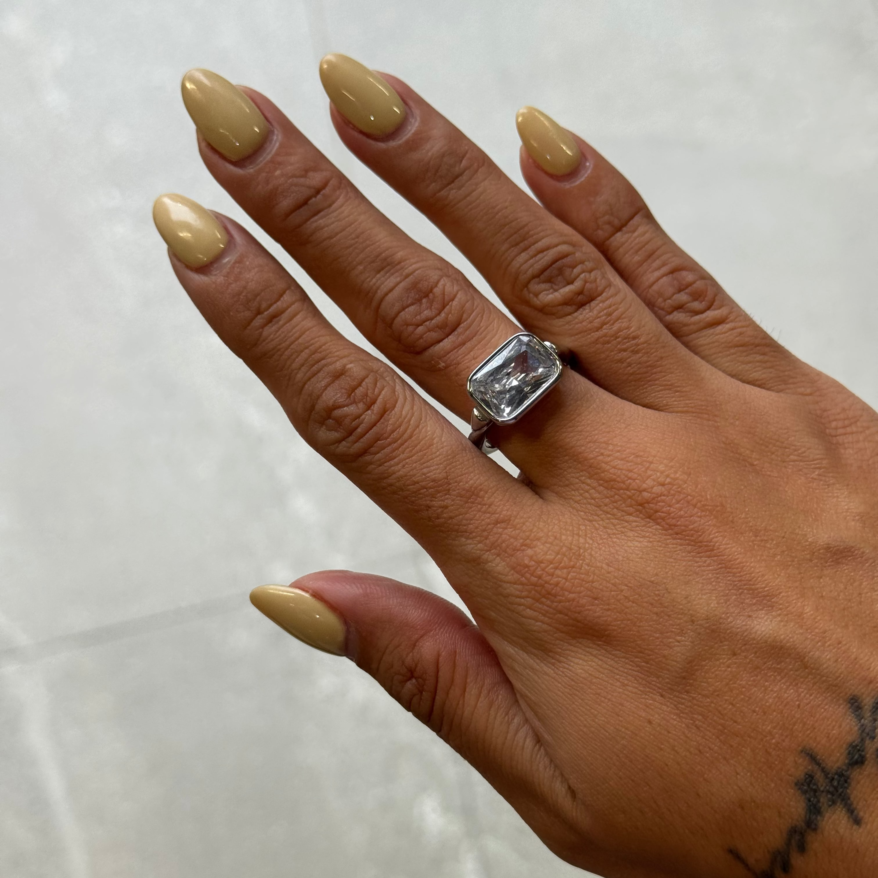 Anillo Clementina